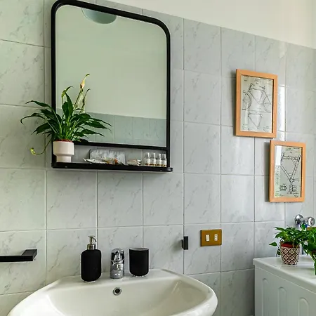 アパート Bike & Family コモ